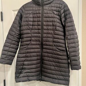 lululemon athletica Black Puffer Jacket with High Collar and Quilted Design